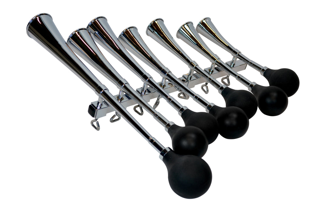 Tuned Taxi Horns for One Man, Two Guvnors