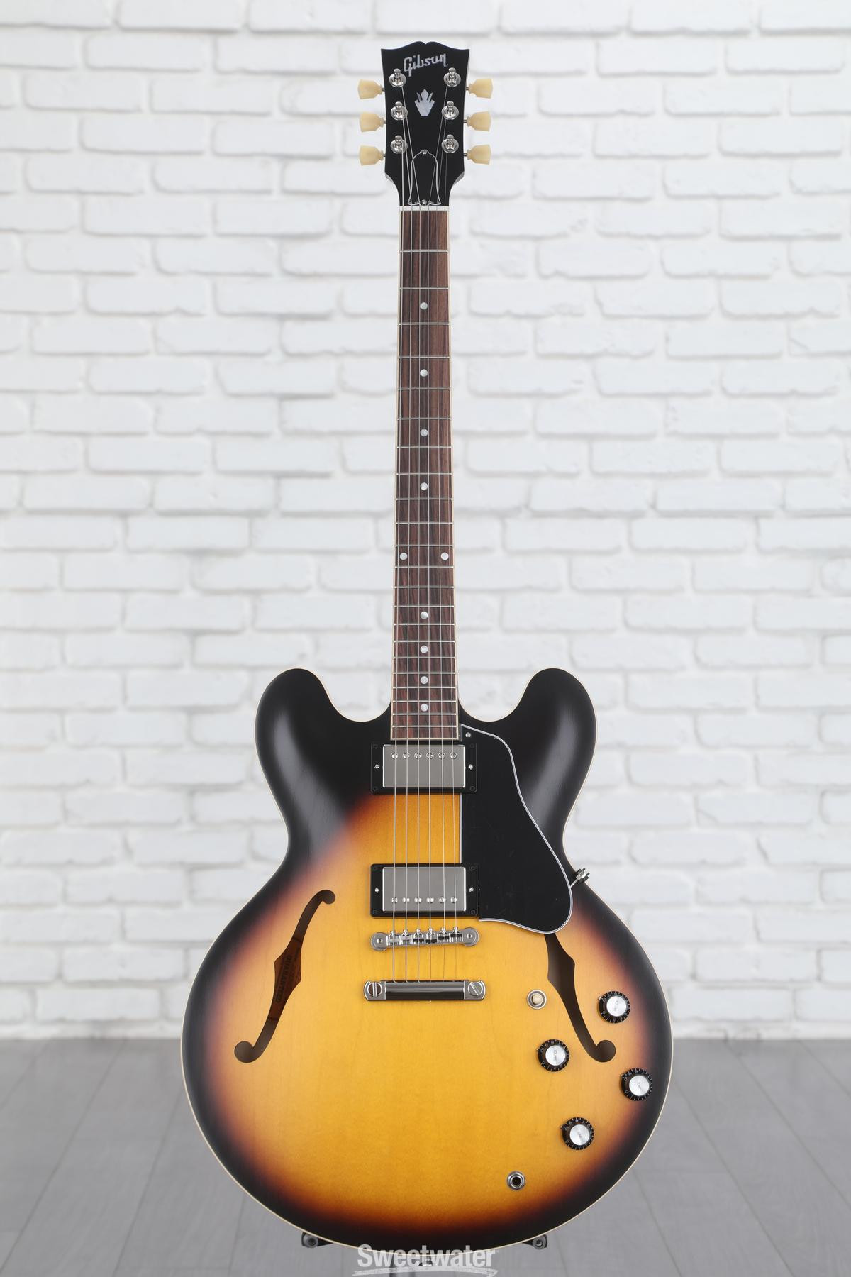 Gibson ES-335 semi-hollow electric guitar, sunburst, front